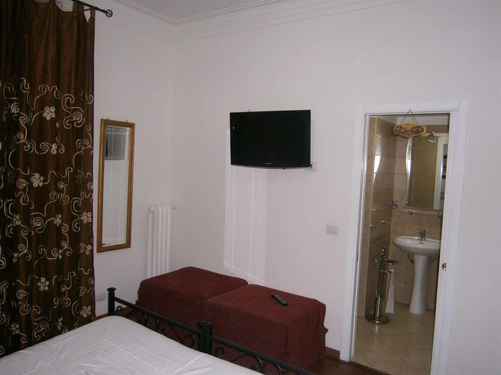 Hotel Lucky House à Rome Extérieur photo