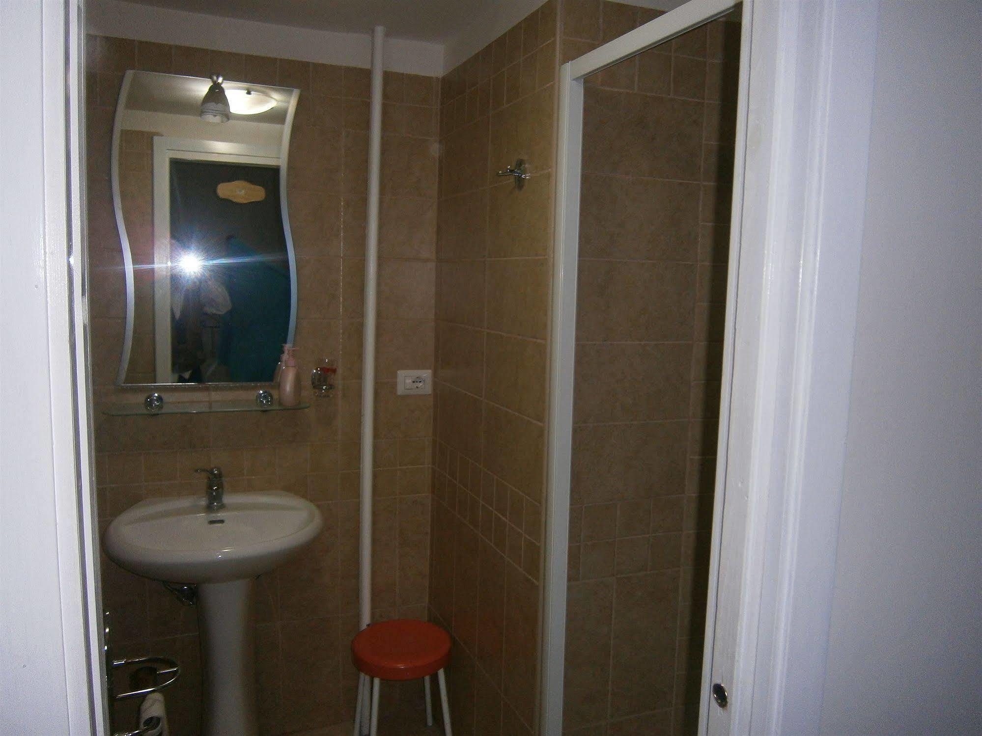 Hotel Lucky House à Rome Extérieur photo