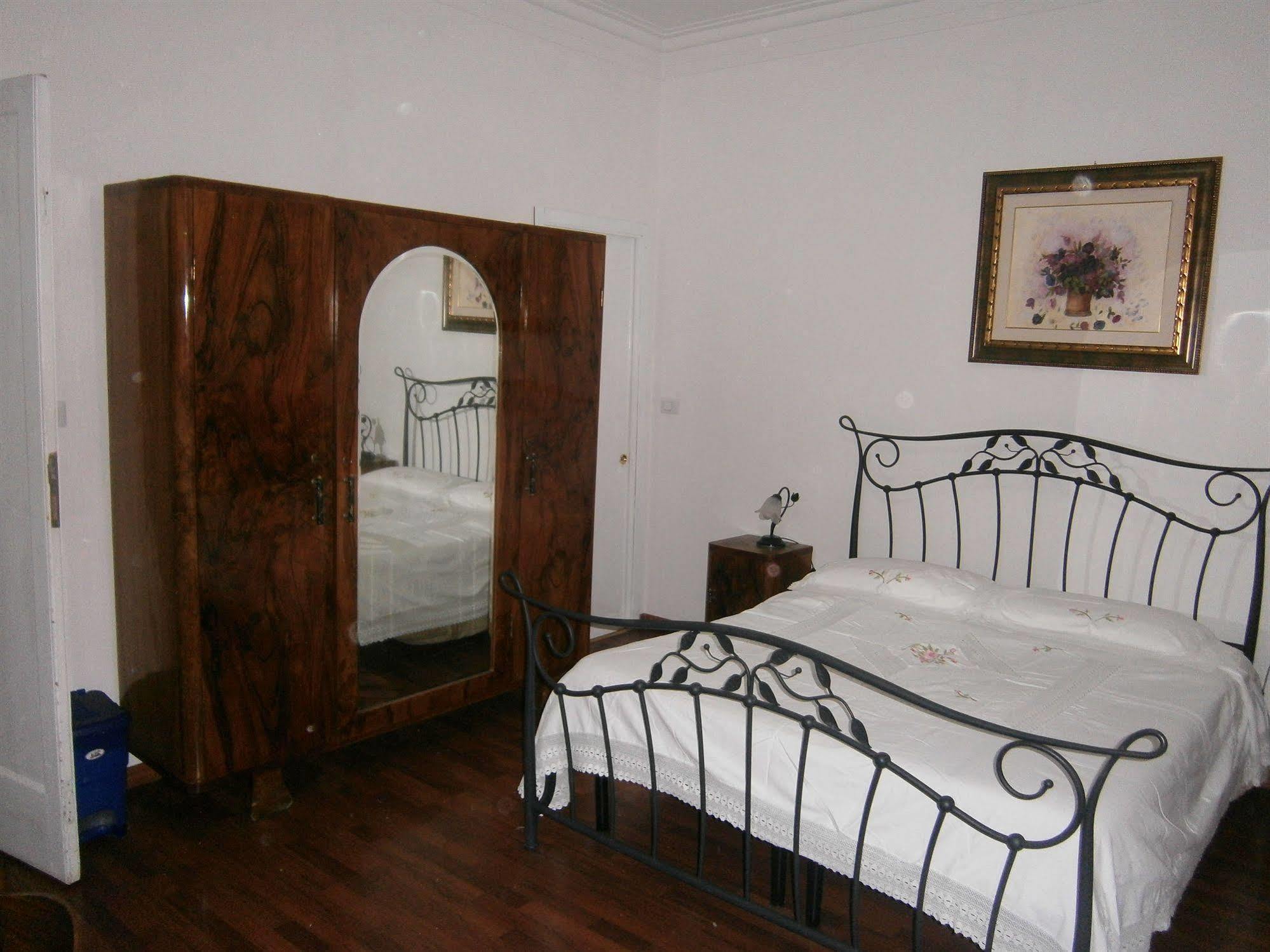 Hotel Lucky House à Rome Extérieur photo