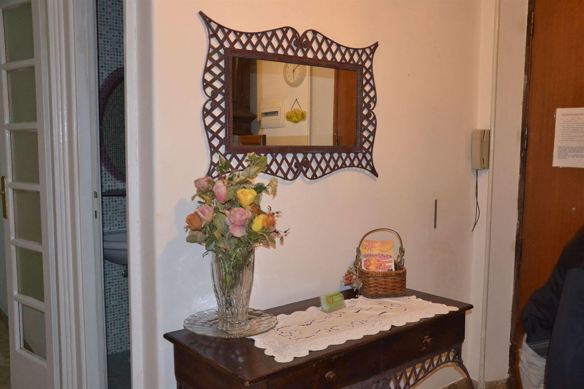 Hotel Lucky House à Rome Extérieur photo