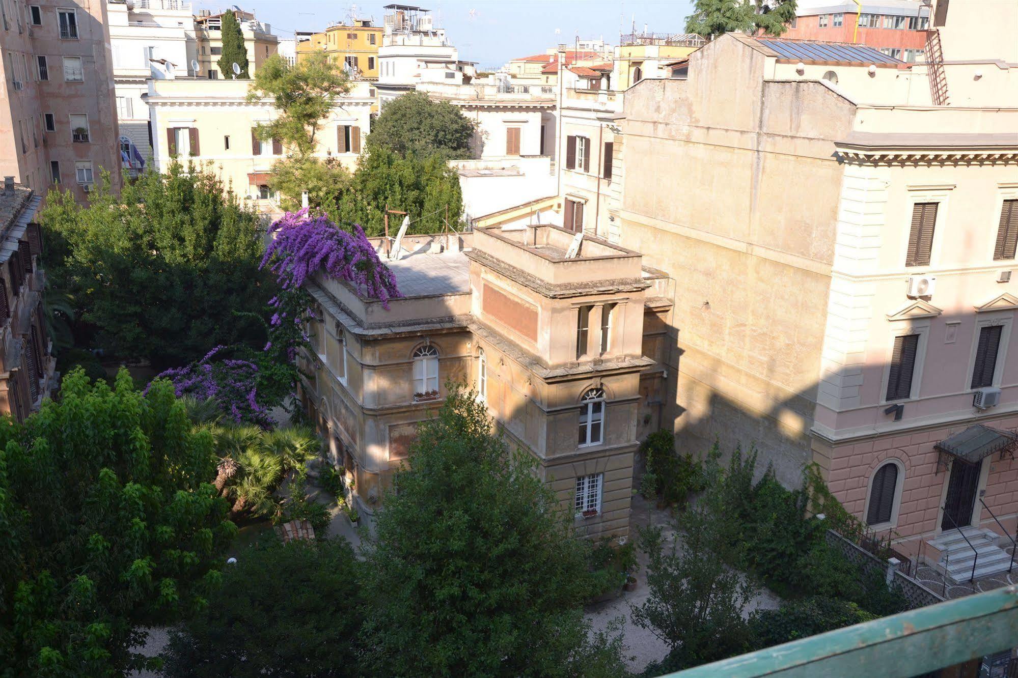 Hotel Lucky House à Rome Extérieur photo