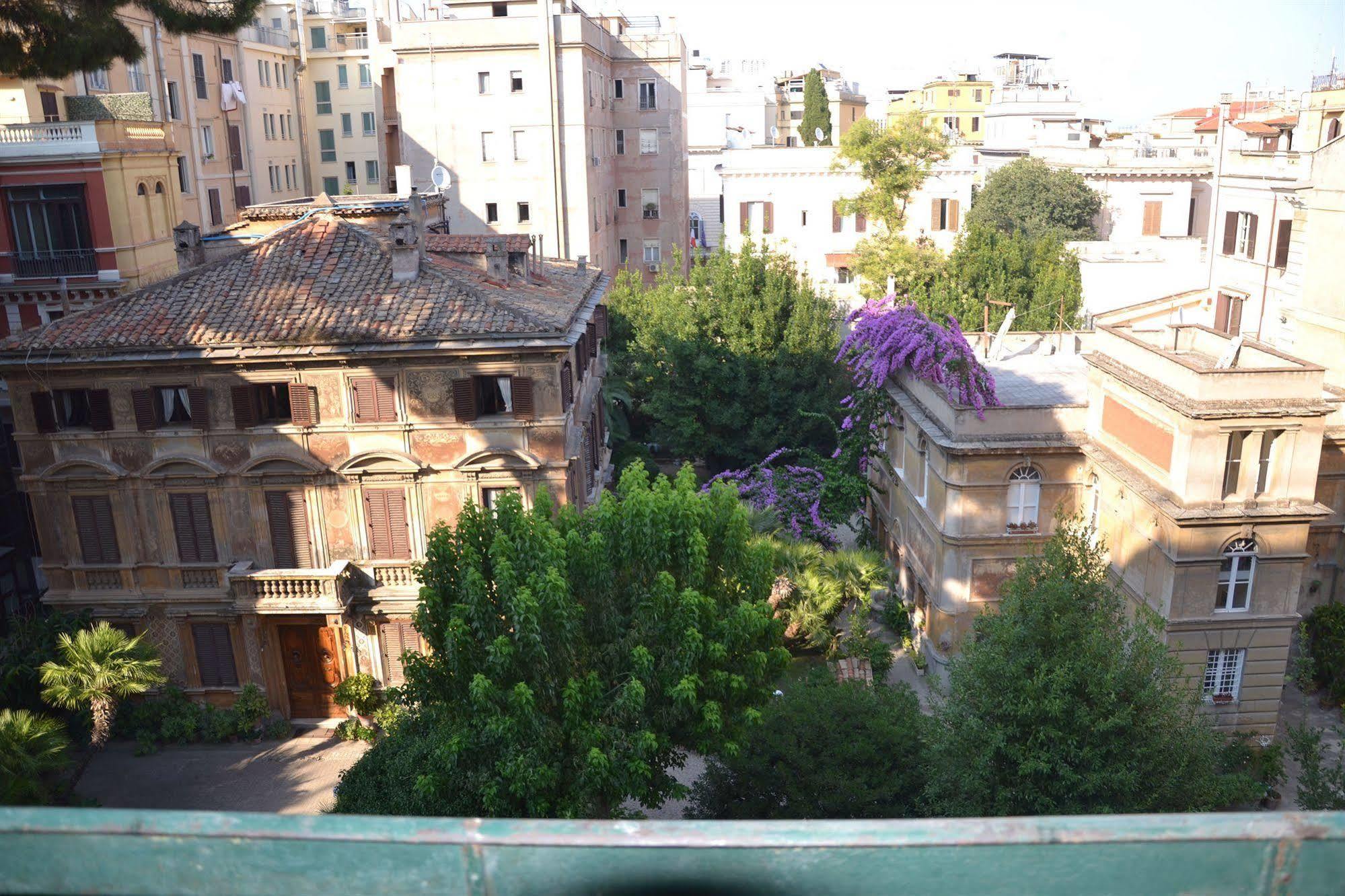 Hotel Lucky House à Rome Extérieur photo