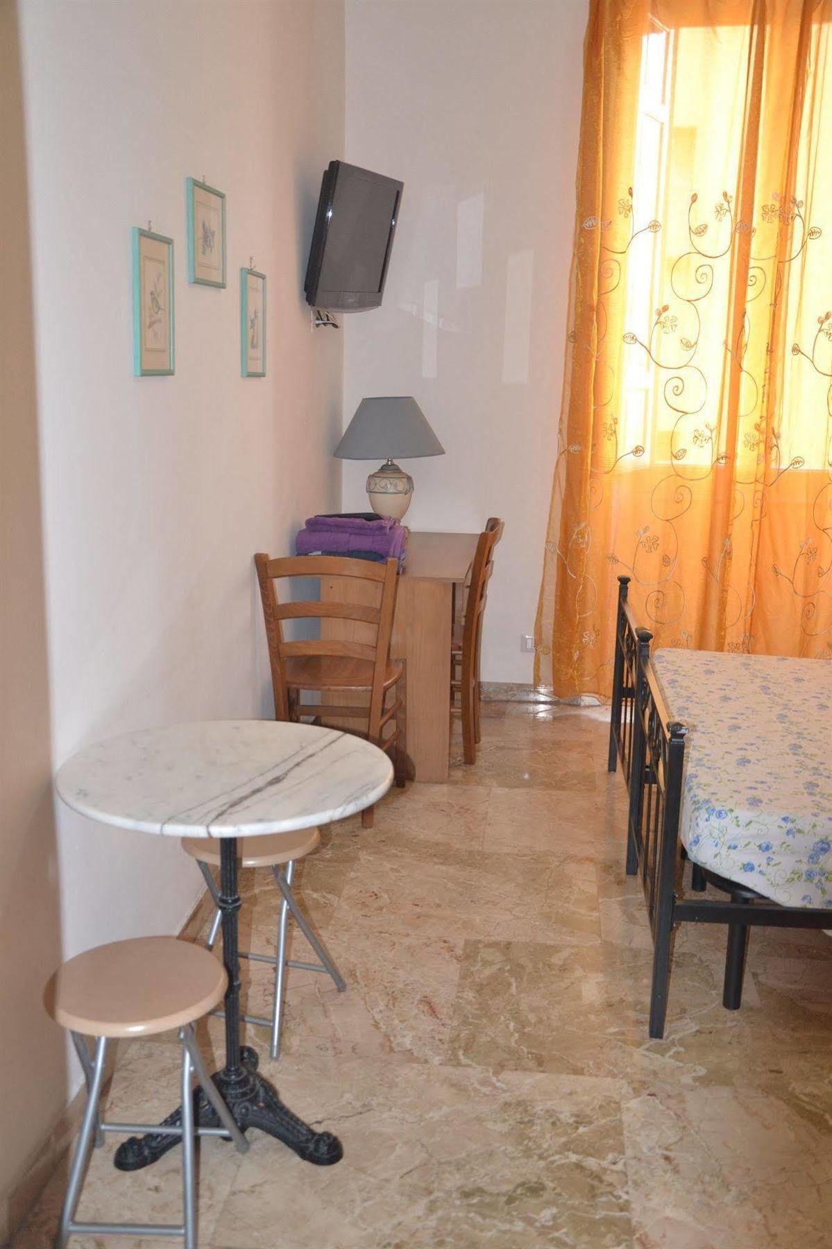Hotel Lucky House à Rome Extérieur photo